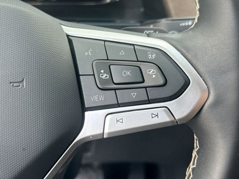 Used 2024 Volkswagen Atlas SE w/ Panoramic Sunroof Package FWD image 32