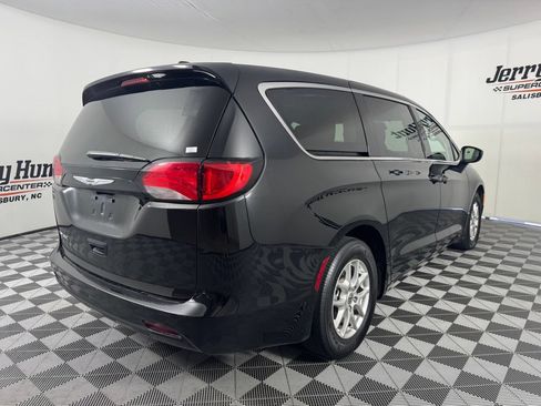 Used 2024 Chrysler Voyager LX FWD image 6