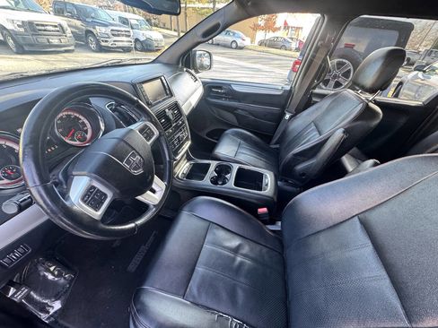 Used 2017 Dodge Grand Caravan GT image 32