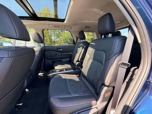 New 2026 Nissan Pathfinder Platinum AWD/4WD image 15