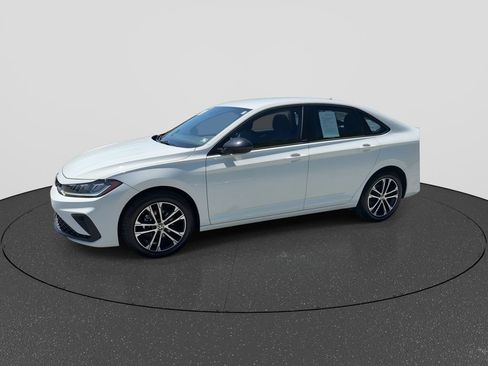 Used 2025 Volkswagen Jetta Sport FWD image 5