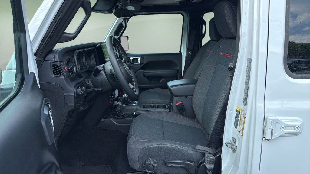 Used 2025 Jeep Wrangler Unlimited Rubicon AWD/4WD image 18