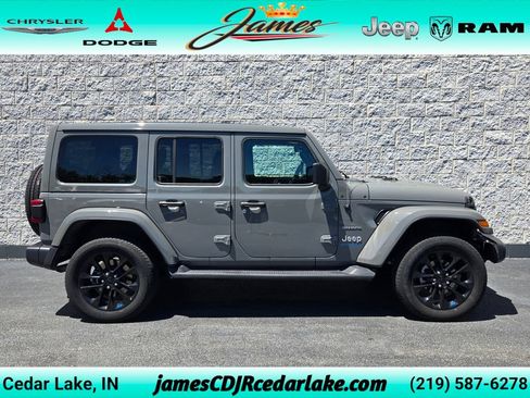 Used 2023 Jeep Wrangler Unlimited Sahara w/ Cold Weather Group AWD/4WD image 6