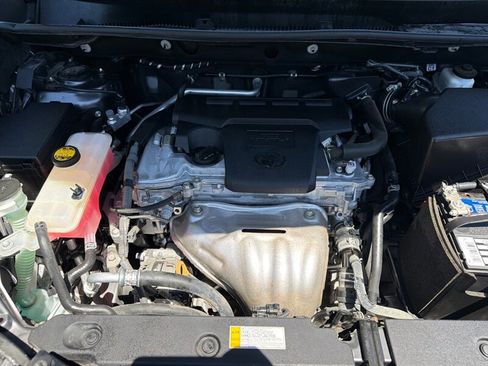Used 2018 Toyota RAV4 LE w/ All Weather Liner Package AWD/4WD image 28