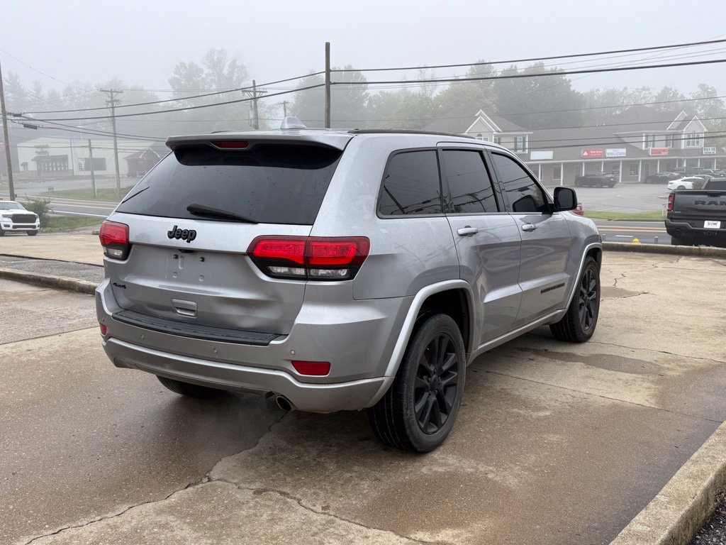 Used 2018 Jeep Grand Cherokee Altitude AWD/4WD image 6