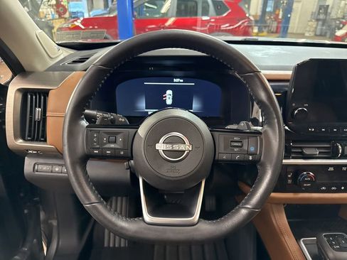 Used 2022 Nissan Pathfinder Platinum w/ Lighting Package (N93) image 15