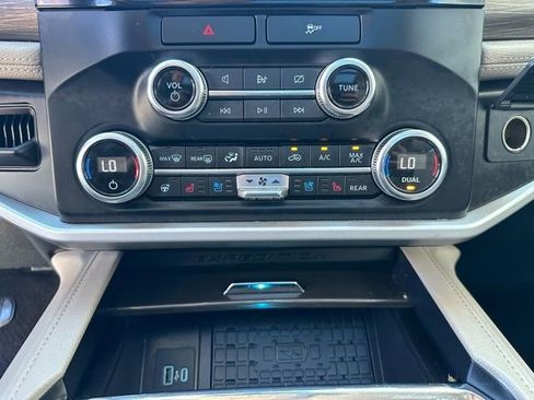 Used 2023 Ford Expedition Limited image 15