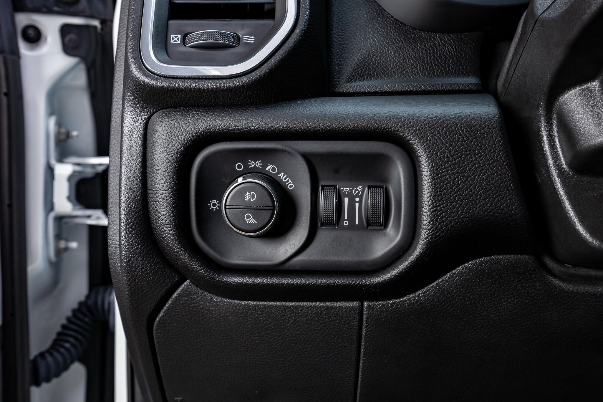 Used 2025 RAM 2500 Laramie AWD/4WD image 22