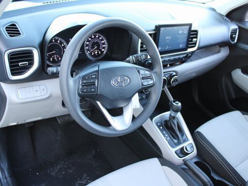 Used 2020 Hyundai Venue SEL image 8