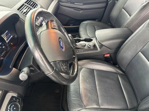Used 2017 Ford Explorer XLT w/ Equipment Group 202A AWD/4WD image 22