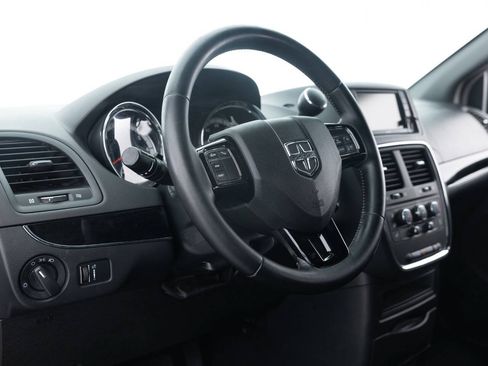 Used 2017 Dodge Grand Caravan SE FWD image 23
