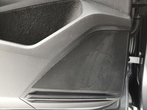 Used 2022 Volkswagen Tiguan SE w/ Panoramic Sunroof Package image 34