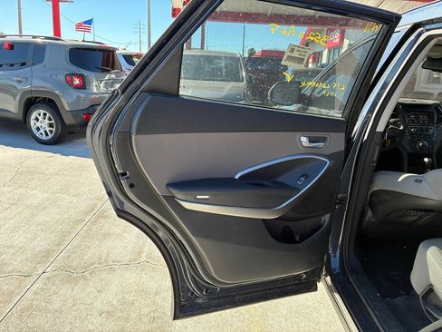 Used 2019 Hyundai Santa Fe XL SE AWD/4WD image 11