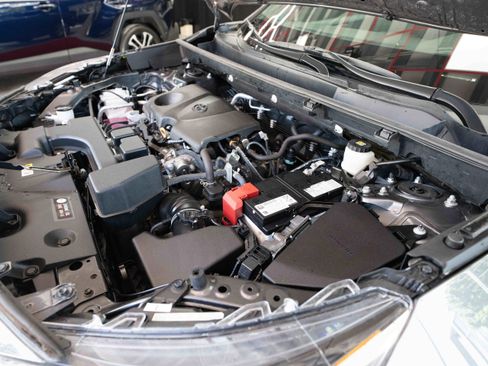 Used 2025 Toyota RAV4 XLE AWD/4WD image 33
