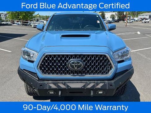Used 2019 Toyota Tacoma TRD Sport w/ TRD Premium Sport Package AWD/4WD image 11