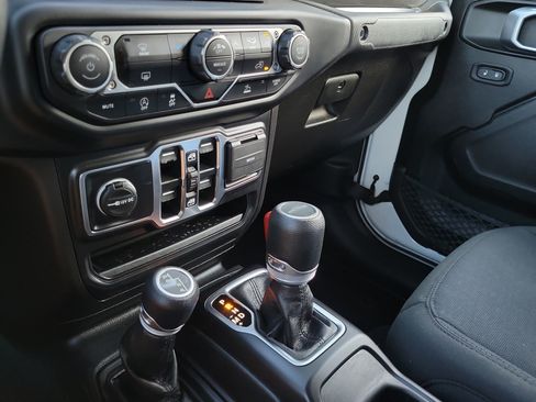 Used 2022 Jeep Gladiator Sport AWD/4WD image 25