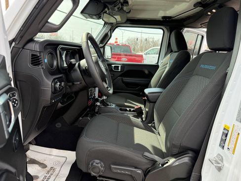 Used 2025 Jeep Wrangler Unlimited Rubicon 4xe w/ Convenience Group image 14