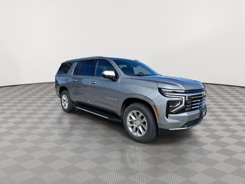 Used 2025 Chevrolet Suburban Premier image 2