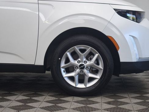 Used 2025 Kia Soul LX w/ LX Technology Package FWD image 28