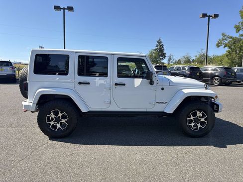 Used 2015 Jeep Wrangler Unlimited Sahara w/ Connectivity Group AWD/4WD image 2