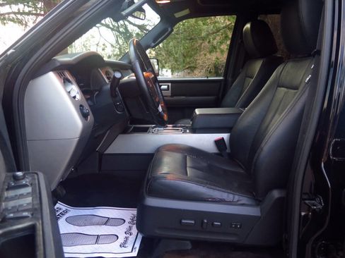 Used 2016 Ford Expedition Limited w/ Equipment Group 301A AWD/4WD image 11