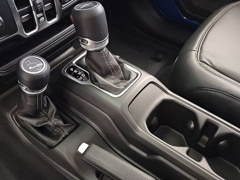 New 2025 Jeep Gladiator Sport image 9