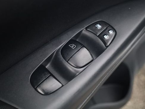 Used 2016 Nissan Sentra SV FWD image 13
