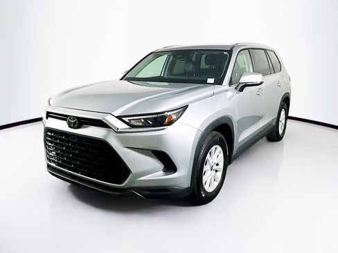 Used 2025 Toyota Grand Highlander FWD image 3