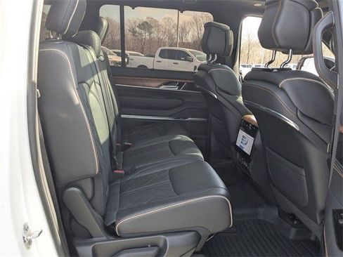 Used 2023 Jeep Grand Wagoneer Series III image 28