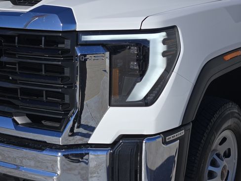 Used 2024 GMC Sierra 2500 Pro w/ Convenience Package image 11