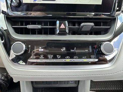 Used 2025 Toyota Corolla Cross L image 19