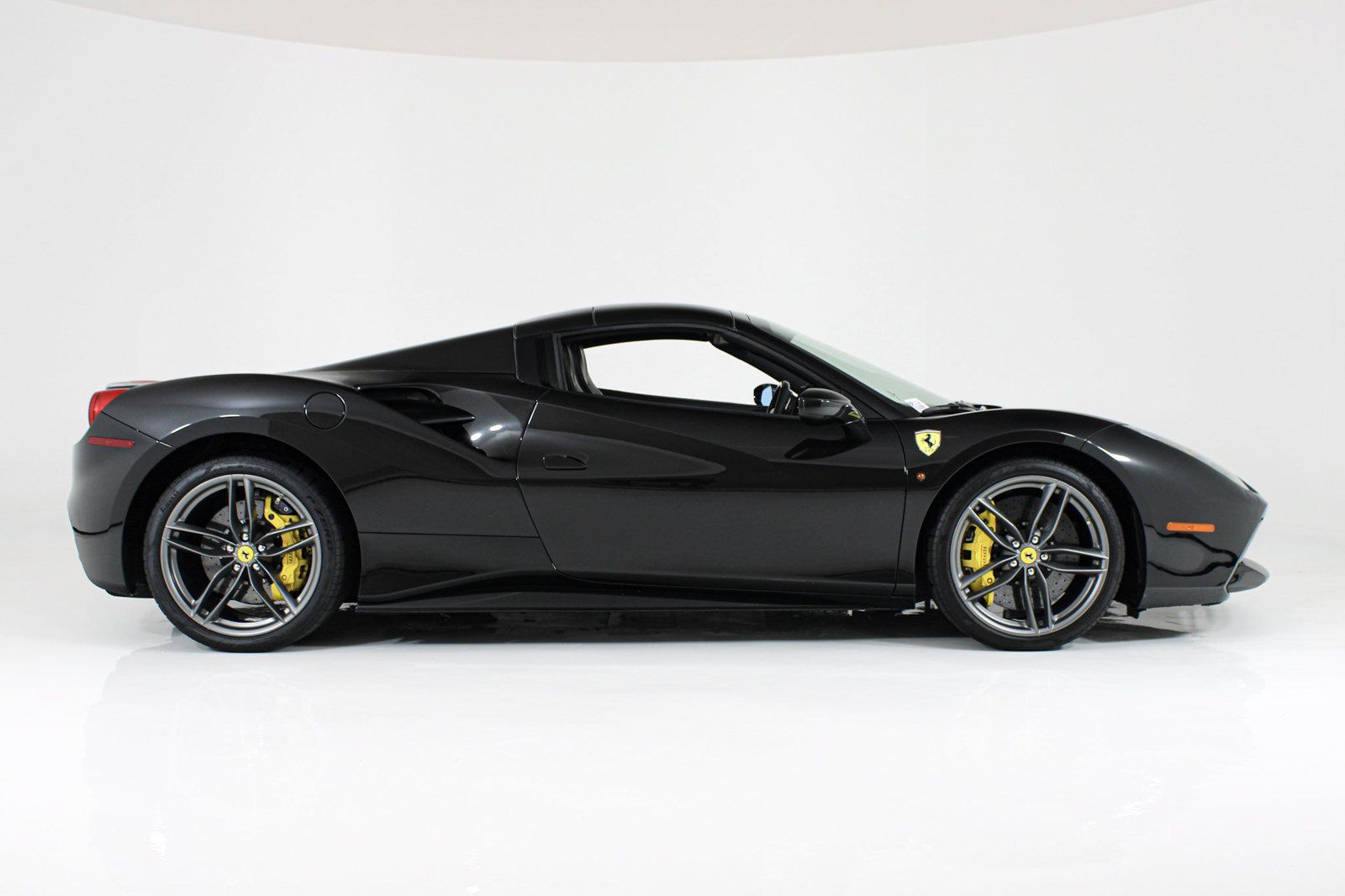 Certified 2017 Ferrari 488 Spider RWD image 13