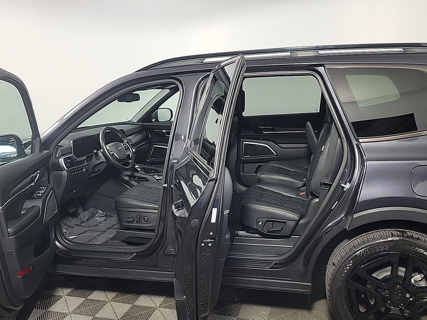 Certified 2025 Kia Telluride EX X-Line AWD/4WD image 16