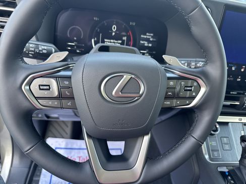 Used 2026 Lexus GX 550 w/ Accessory Package (2T) AWD/4WD image 18