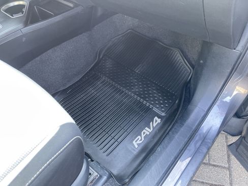 Used 2018 Toyota RAV4 XLE w/ Plus Extra Value Package image 34