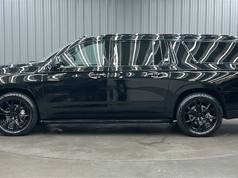 Used 2025 Chevrolet Suburban RST w/ RST Capability Package image 2