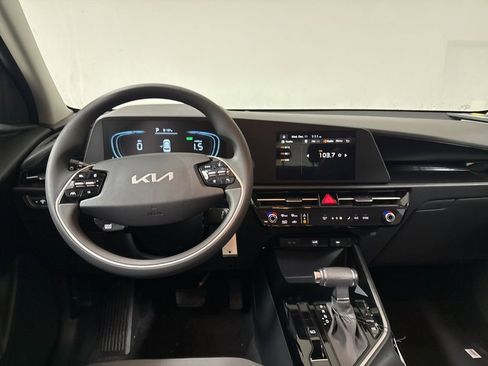 New 2025 Kia Niro LX image 30