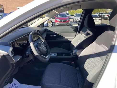 Certified 2025 Nissan Kicks SV image 12