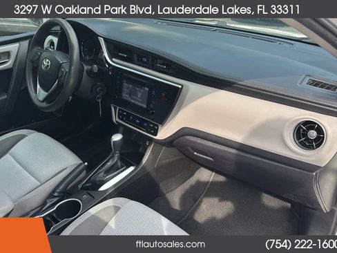 Used 2018 Toyota Corolla LE FWD image 35