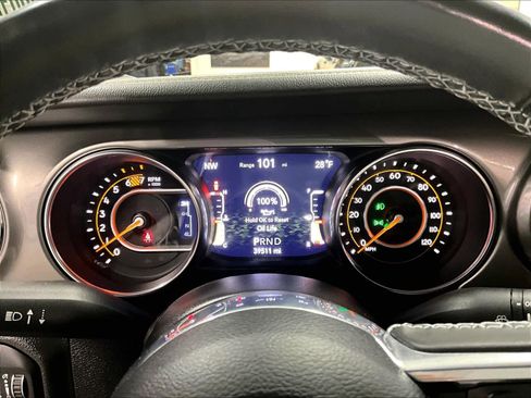 Used 2022 Jeep Wrangler Unlimited Sahara w/ Cold Weather Group image 25