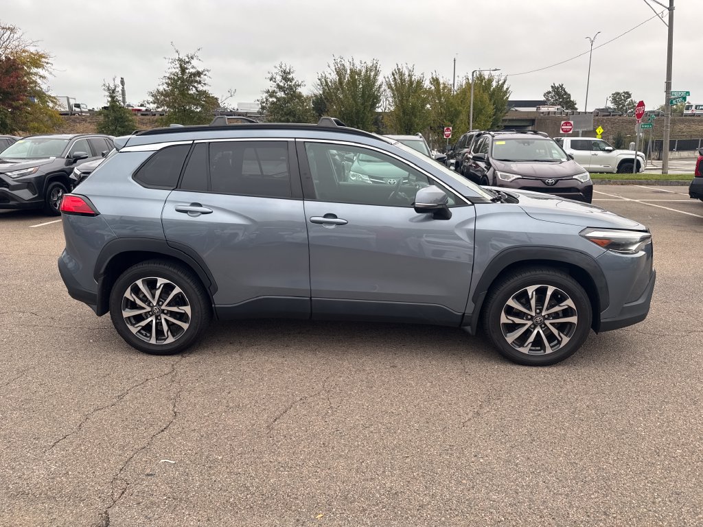 Used 2022 Toyota Corolla Cross XLE w/ Convenience Package AWD/4WD image 8