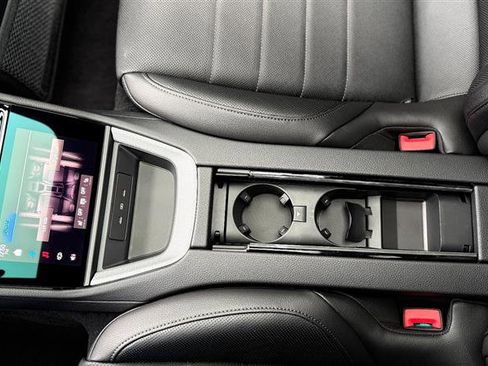 Used 2025 Porsche Panamera 4 w/ Premium Package image 40