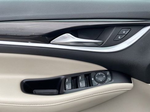 Used 2020 Buick Enclave Essence image 10