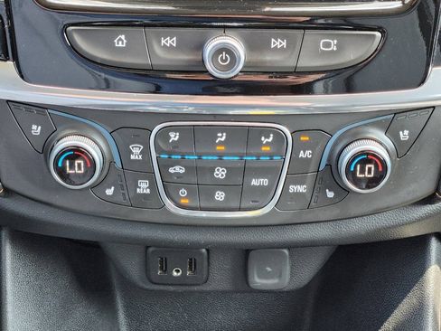 Used 2018 Chevrolet Traverse Premier AWD/4WD image 21