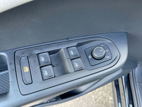 New 2025 Volkswagen Taos S image 38