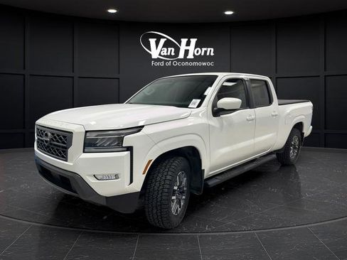 Used 2022 Nissan Frontier SV AWD/4WD image 3