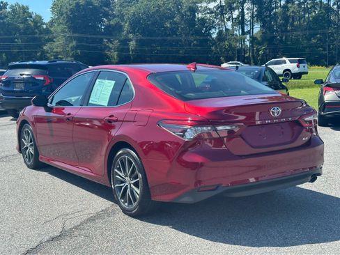 Used 2021 Toyota Camry XLE w/ Navigation Package FWD image 10
