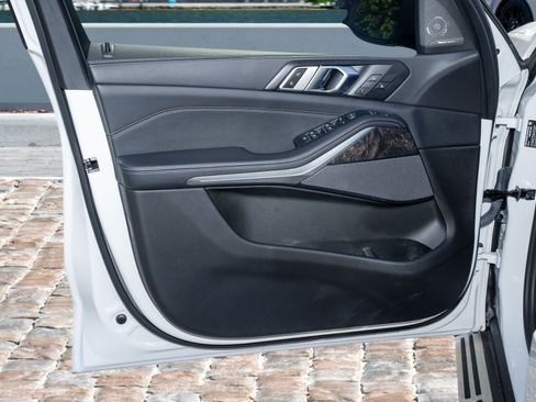 Used 2024 BMW X5 sDrive40i w/ Premium Package image 11