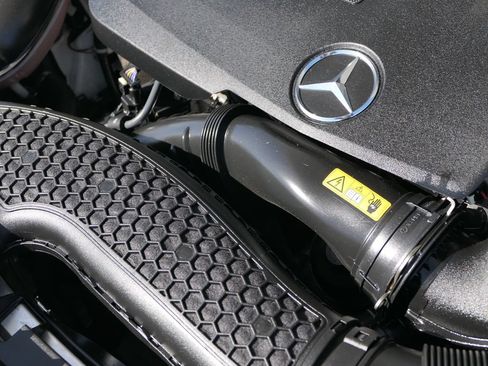 Used 2022 Mercedes-Benz GLC 300 4MATIC w/ Premium Package Lite image 31