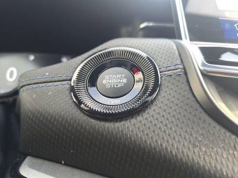 Certified 2025 Jeep Compass Limited w/ High Altitude Package image 17